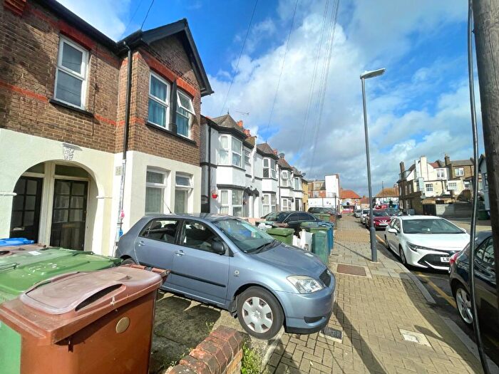 1 Bedroom Flat For Sale In Parkfield Road, Harrow, Greater London, HA2