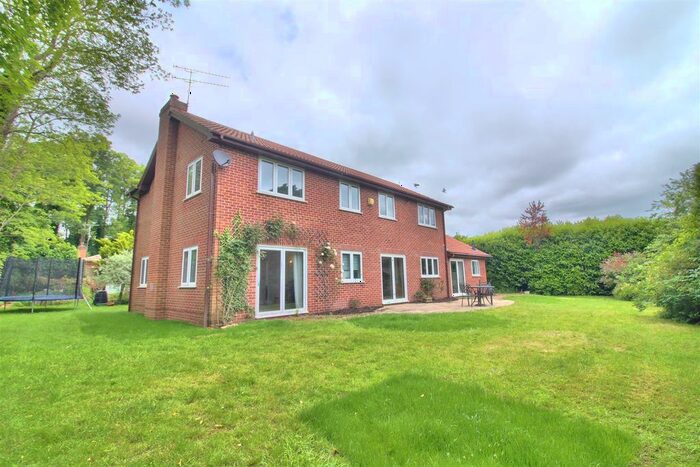 4 Bedroom Detached House To Rent In Queensborough Drive, Caversham, Reading, RG4