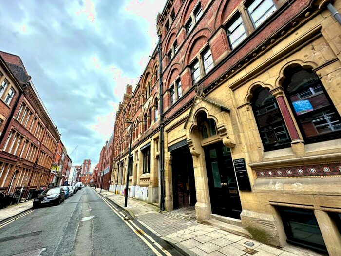 2 Bedroom Flat To Rent In York Place, Leeds, West Yorkshire, LS1