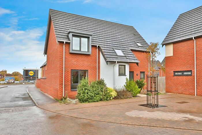 3 Bedroom Detached House For Sale In Goodson Road, Norwich, Norfolk, NR7