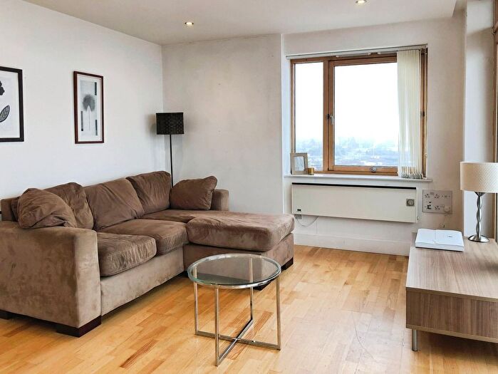 2 Bedroom Flat To Rent In Clarence House, The Boulevard, Leeds, West Yorkshire, LS10