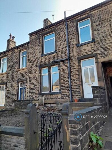 3 Bedroom Terraced House To Rent In Cross Lane, Huddersfield, HD4