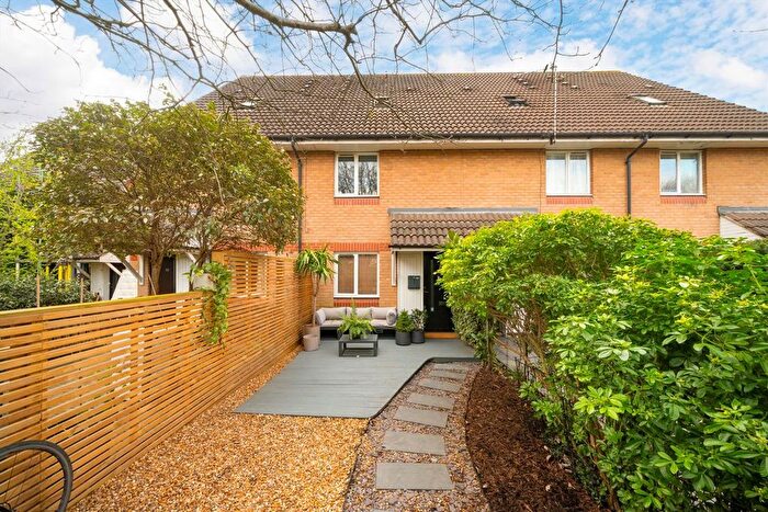 2 Bedroom Flat To Rent In Bunning Way, Bunning Way, N7