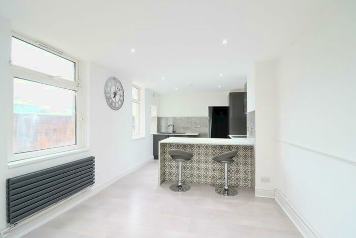 2 Bedroom Flat To Rent In Station Road, Llandaff North, Cardiff, CF14