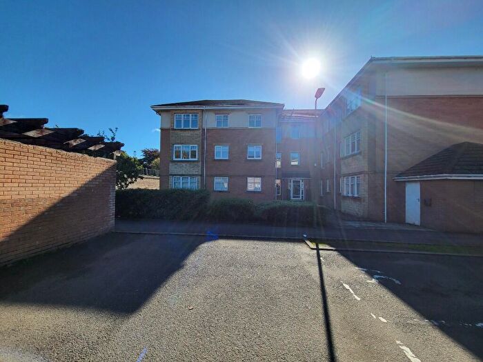 2 Bedroom Flat For Sale In Lindsay Gardens, Bathgate, West Lothian, EH48