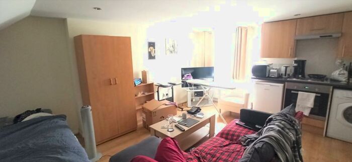 Flat To Rent In Cullington Close, HA3