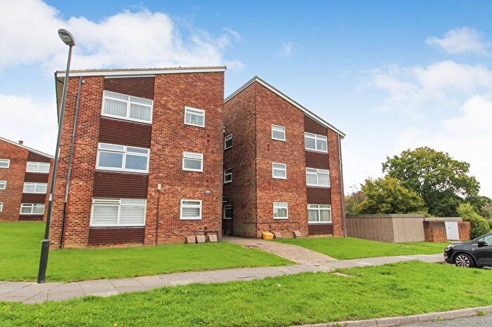2 Bedroom Flat For Sale In Hillmead, Crawley, West Sussex., RH11