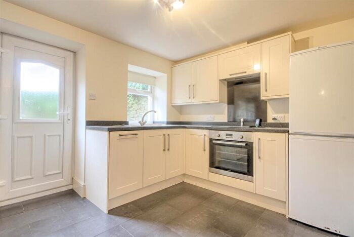 2 Bedroom Cottage To Rent In New Street, Carleton, BD23