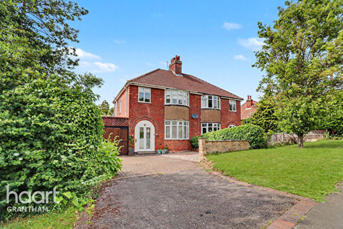 3 Bedroom Semi-Detached House For Sale In Signal Road, Grantham, NG31