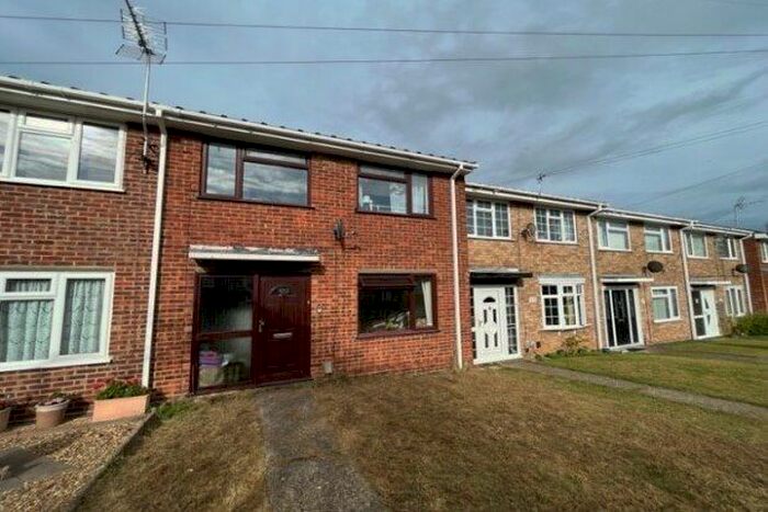 3 Bedroom Terraced House To Rent In Broadway, Gillingham, ME8