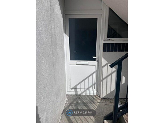 2 Bedroom Flat To Rent In Llys Dulais, Crynant, Neath, SA10