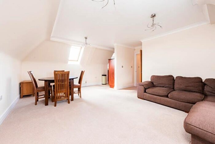 2 Bedroom Apartment To Rent In Clarendon Court, Summertown, OX2