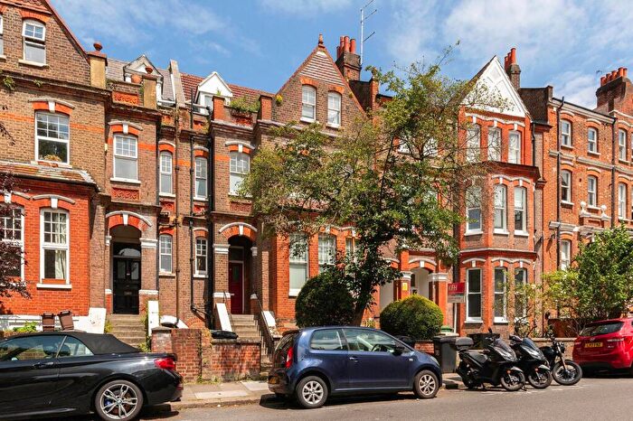 4 Bedroom Flat To Rent In Dennington Park Road, London, NW6
