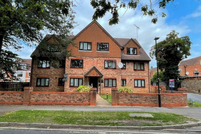 1 Bedroom Flat To Rent In Moorstown Court, Slough, SL1