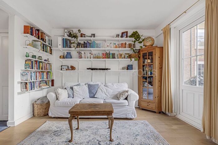 2 Bedroom Flat For Sale In Riverside Mansions, Milk Yard, London, E1W