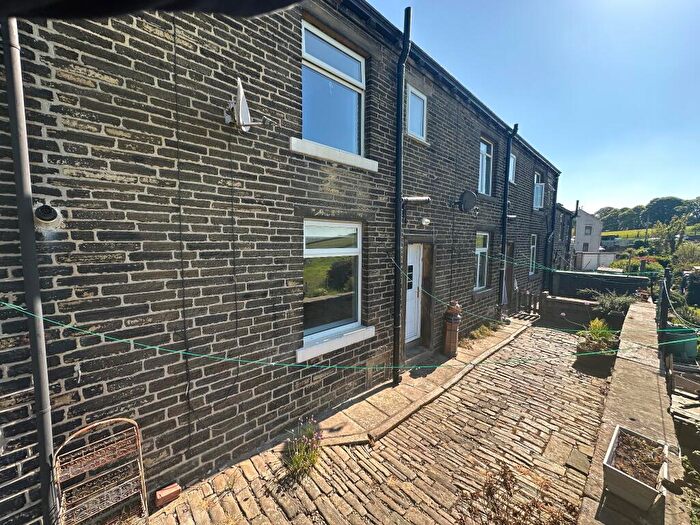 2 Bedroom Terraced House For Sale In Lane Ends, Halifax, HX2