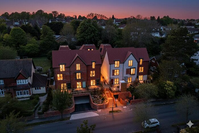 4 Bedroom Town House For Sale In The Grove, Coulsdon, CR5