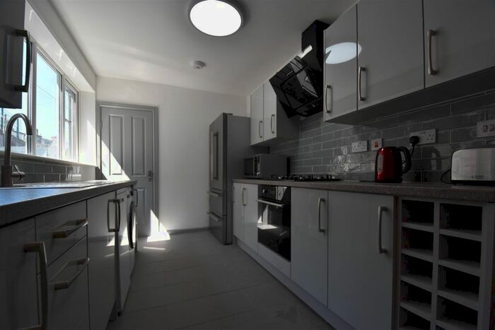 5 Bedroom End Of Terrace House To Rent In Derry Avenue, Plymouth PL4