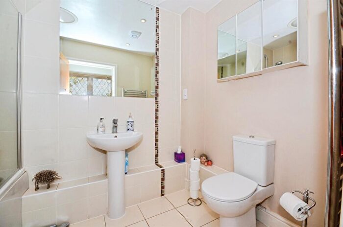 2 Bedroom Detached Bungalow For Sale In Redhall End, Colney Heath, St. Albans, AL4