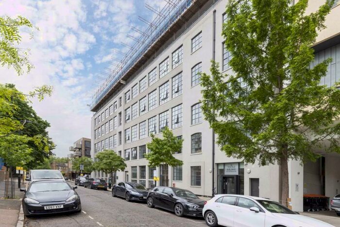 3 Bedroom Flat To Rent In Chatham Place, Hackney Central, E9