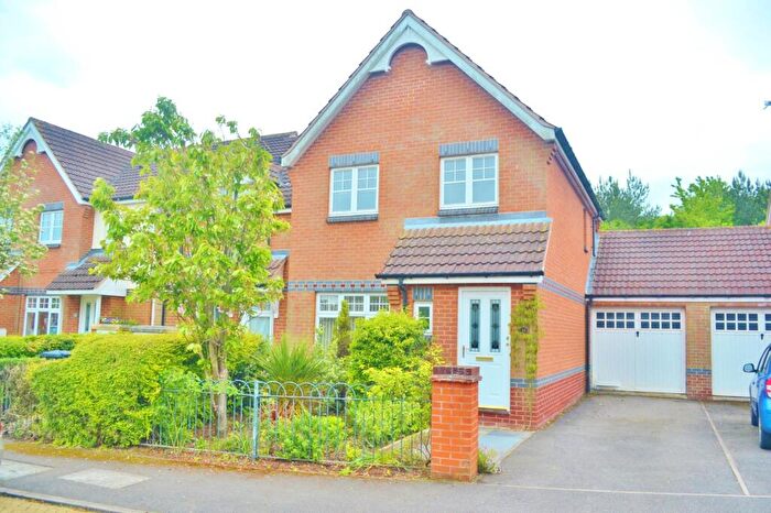 3 Bedroom Semi-Detached House To Rent In Nightingale Way, Bingham, Nottingham, Nottinghamshire, NG13
