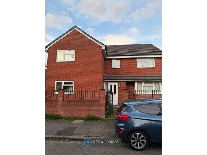 4 Bedroom Detached House To Rent In Bonny Brow St, Manchester, M24