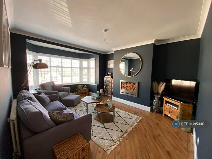 2 Bedroom Flat To Rent In London Road, Leigh-On-Sea, SS9