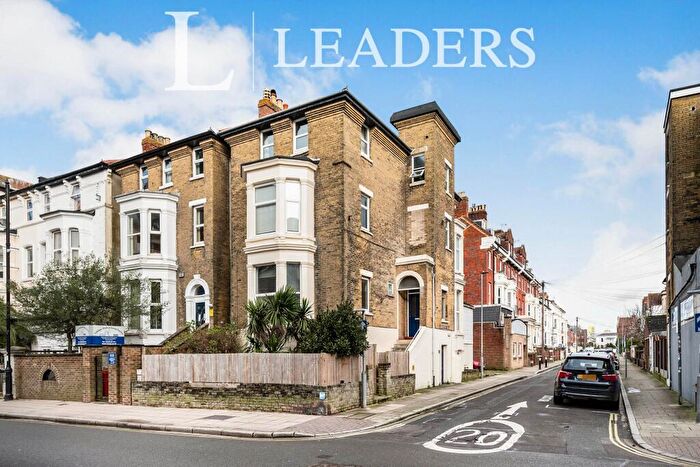 2 Bedroom Flat To Rent In Osborne Road, Southsea, PO5