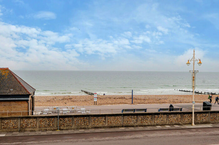 2 Bedroom Apartment For Sale In The Esplanade, Bognor Regis, West Sussex, PO21
