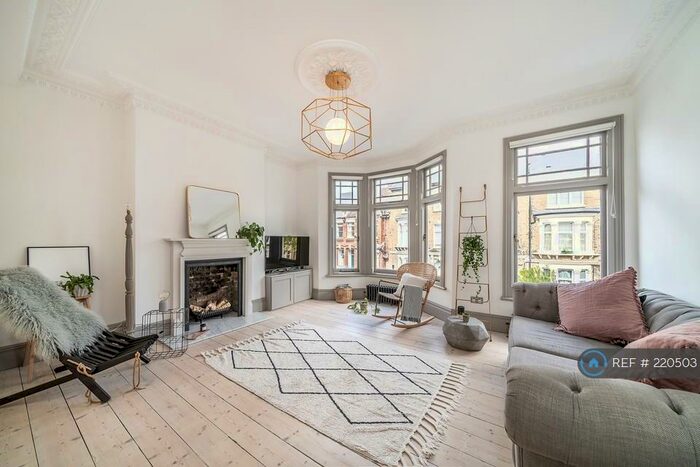 3 Bedroom Flat To Rent In East Dulwich, London, SE22