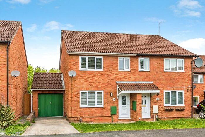 3 Bedroom Semi Detached House For Sale In Bayleaf Avenue, Swindon, SN2