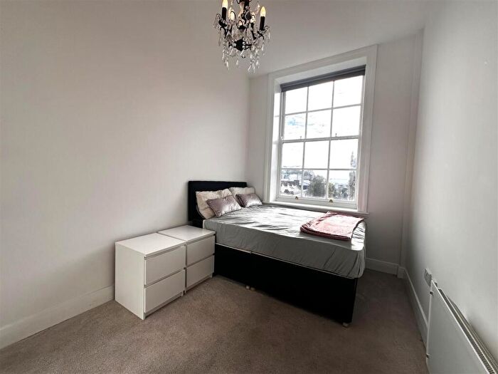 2 Bedroom Apartment To Rent In Mount Stuart Square, Cardiff, CF10