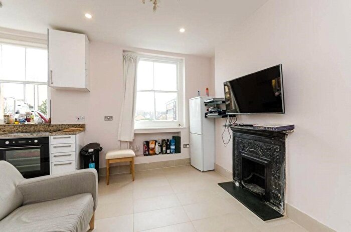 1 Bedroom Flat To Rent In Kensington Hall Gardens, Beaumont A, Barons Court, W14