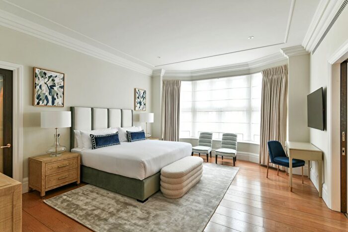 3 Bedroom Flat To Rent In Duke Street, Mayfair, W1K