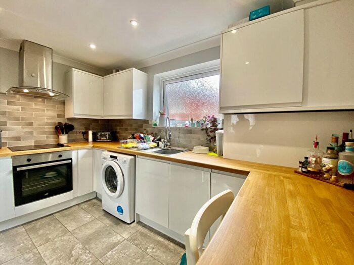2 Bedroom Maisonette To Rent In Northern Parade, Portsmouth, PO2