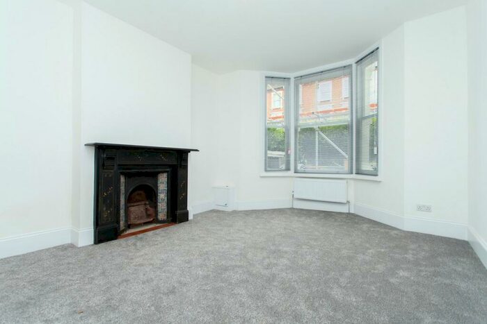 3 Bedroom Flat To Rent In Raveley Street, Tufnell Park, NW5