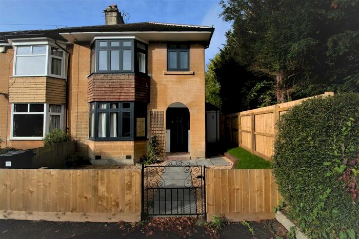 3 Bedroom End Of Terrace House To Rent In Evelyn Road, Bath - Family House, BA1