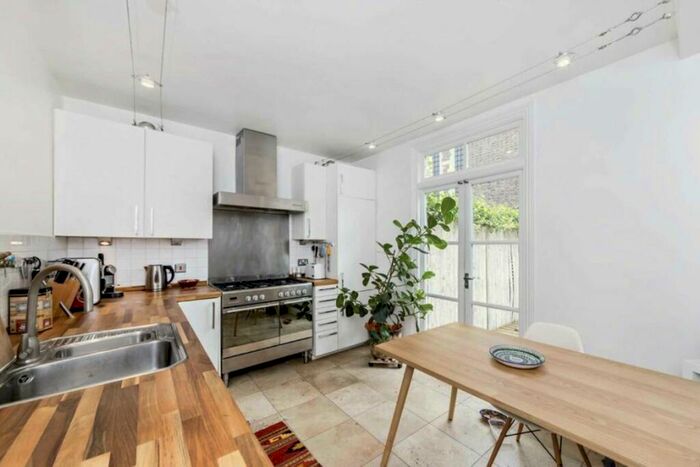 2 Bedroom Flat To Rent In Klea Avenue, London, SW4