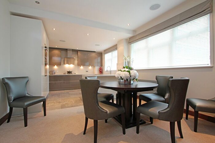 3 Bedroom Flat To Rent In Kingston House South, Ennismore Gardens, London, SW7