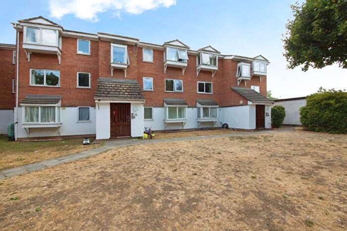 2 Bedroom Flat For Sale In Braithwaite Avenue, Romford, Essex, RM7