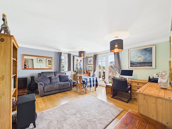 2 Bedroom Flat For Sale In Gabriels Square, Lower Earley, RG6