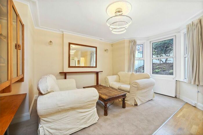 2 Bedroom Flat To Rent In Devonport Road, London W12