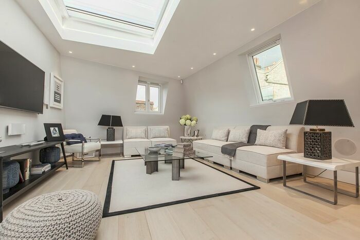 1 Bedroom Mews To Rent In Vernon Yard, London, W11