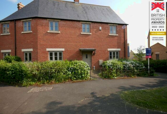 4 Bedroom Terraced House To Rent In Matthews Walk, Cirencester, GL7