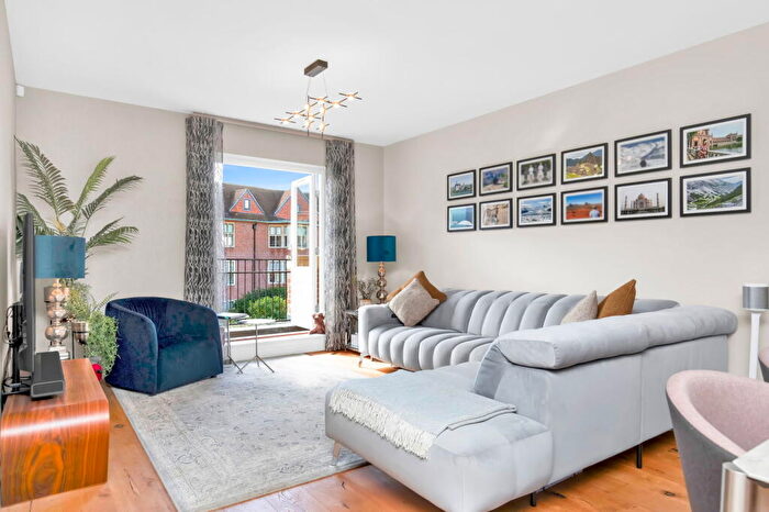 2 Bedroom Apartment For Sale In King Edward Vii Apartments, Kings Drive, Midhurst, GU29