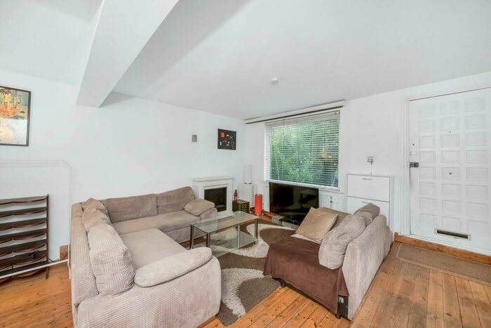 3 Bedroom House To Rent In Queen Mary Road, Upper Norwood, London, SE19