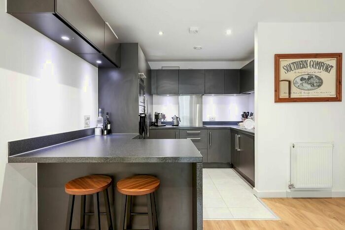 2 Bedroom Flat For Sale In Harford Street, London, E1