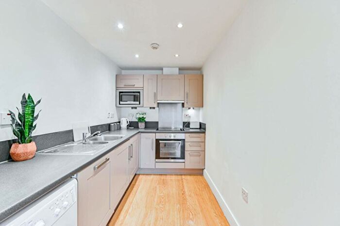 1 Bedroom Flat To Rent In Choumert Road, Peckham Rye, London, SE15