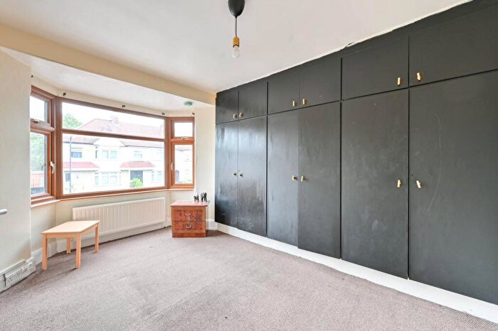 4 Bedroom Semi-Detached House For Sale In Kenwyn Drive, Gladstone Park, London, NW2