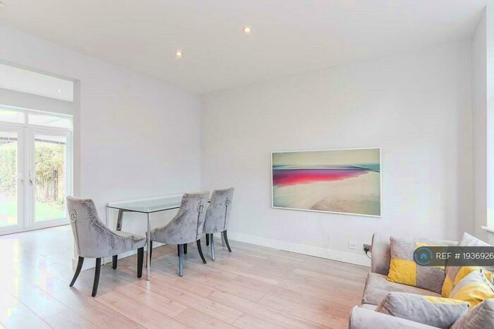 3 Bedroom Semi-Detached House To Rent In Thorpe House Rise, Sheffield, S8